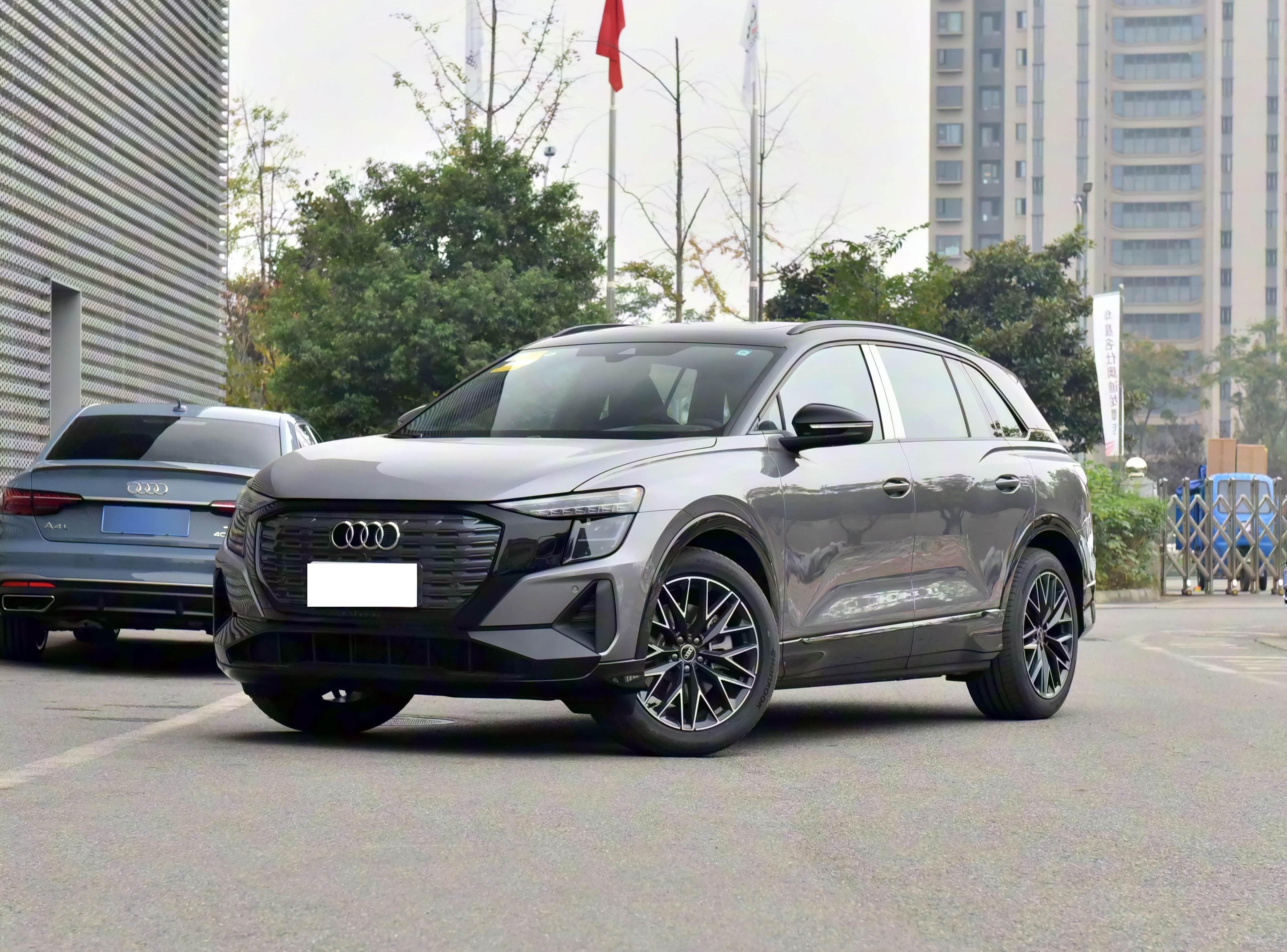 AUDI AUDI Q5 e-tron front view