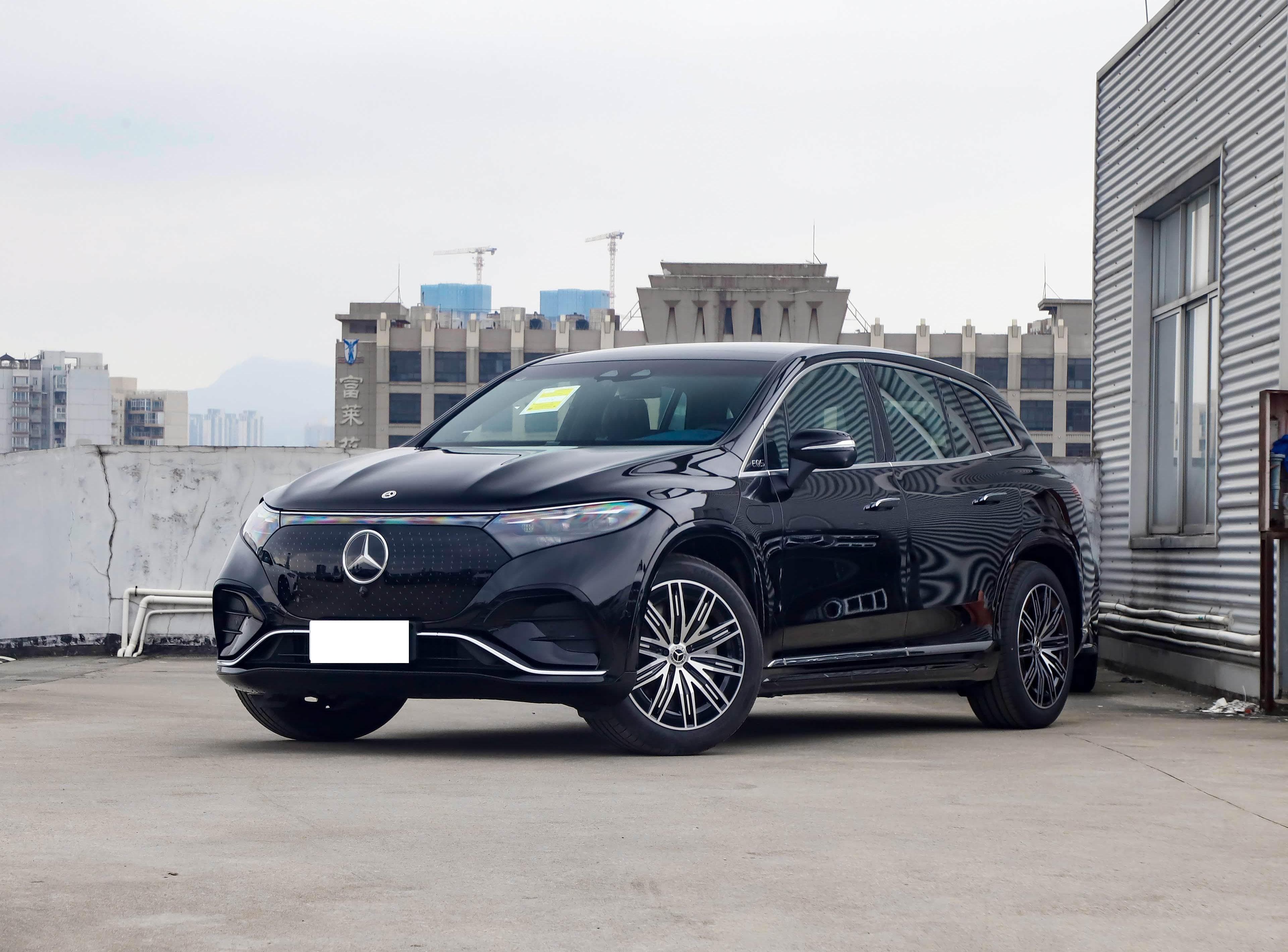 Mercedes-Benz EQS SUV front view
