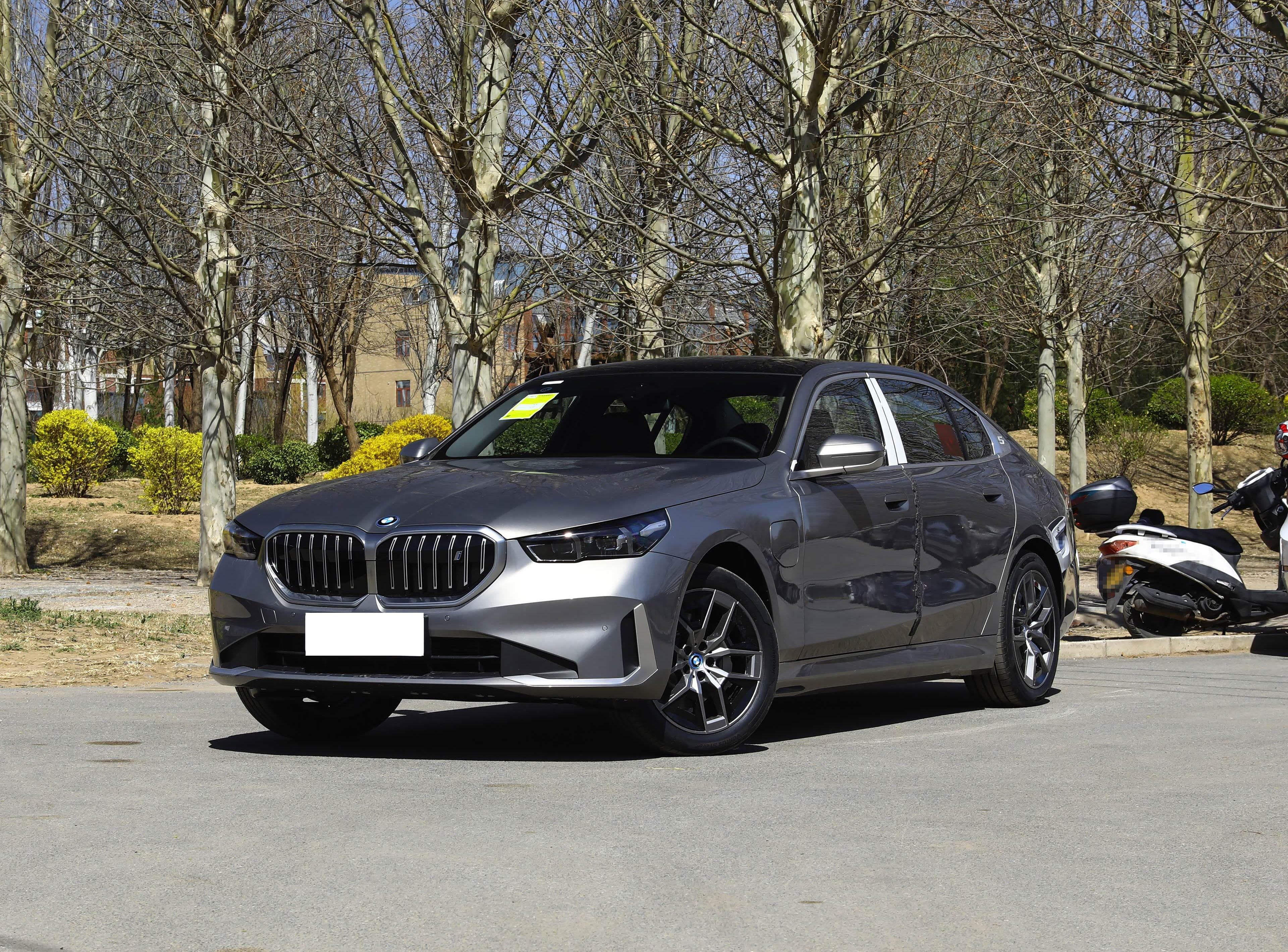 BMW BMW i5 front view