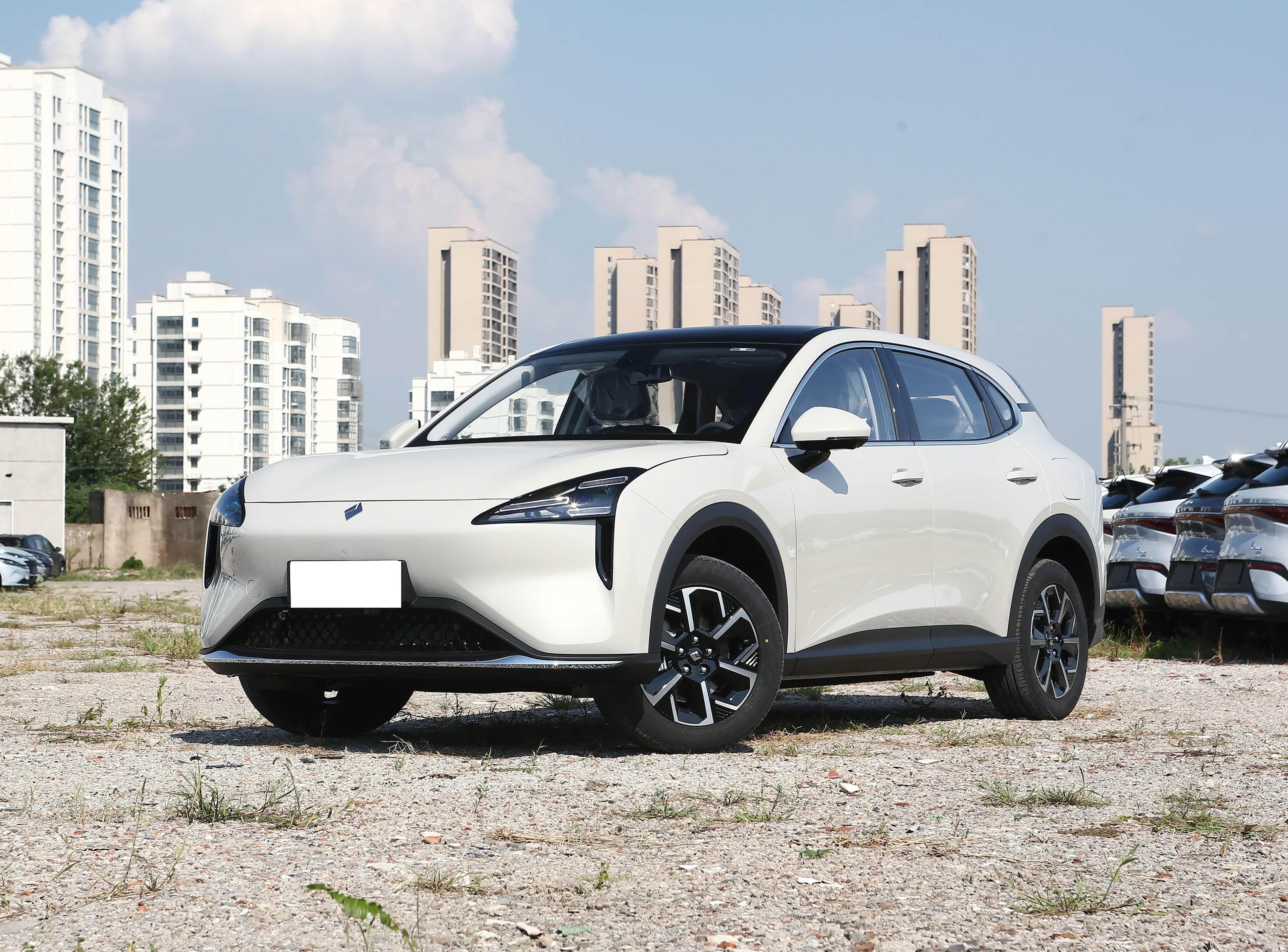 Baojun E6 front view