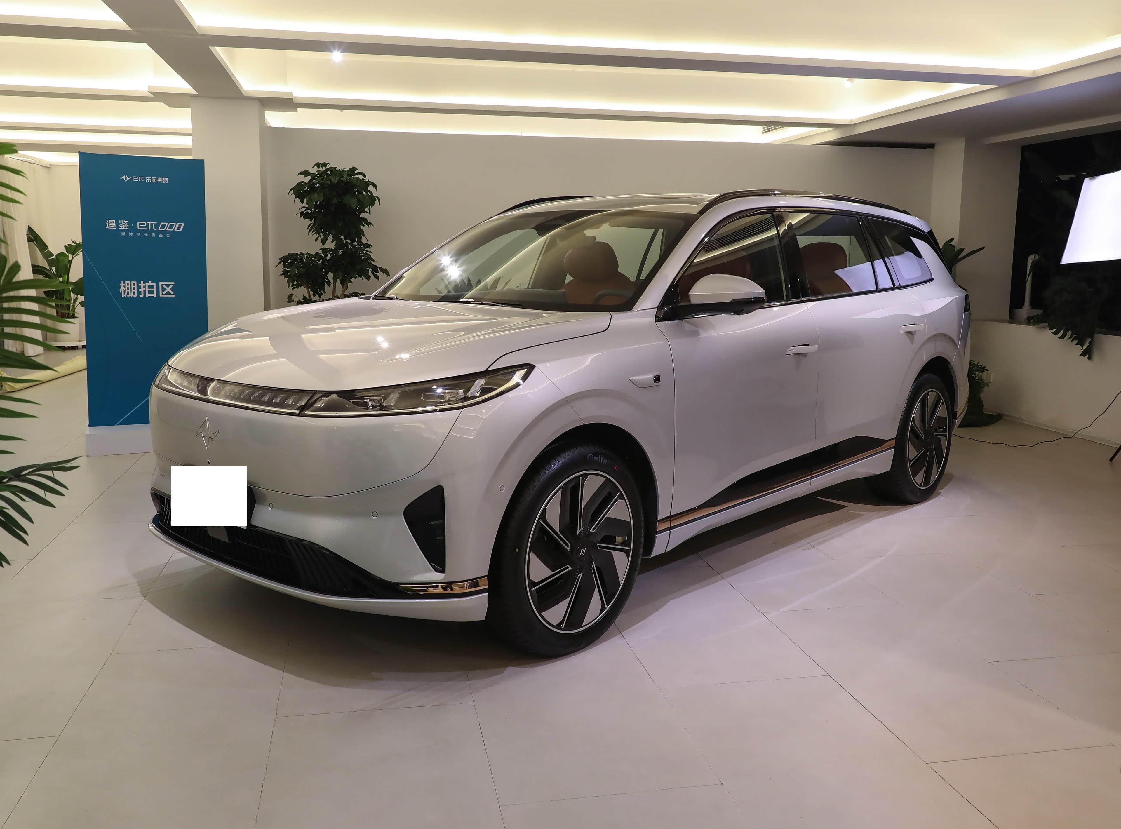 Dongfeng ePi ePi 008 front view