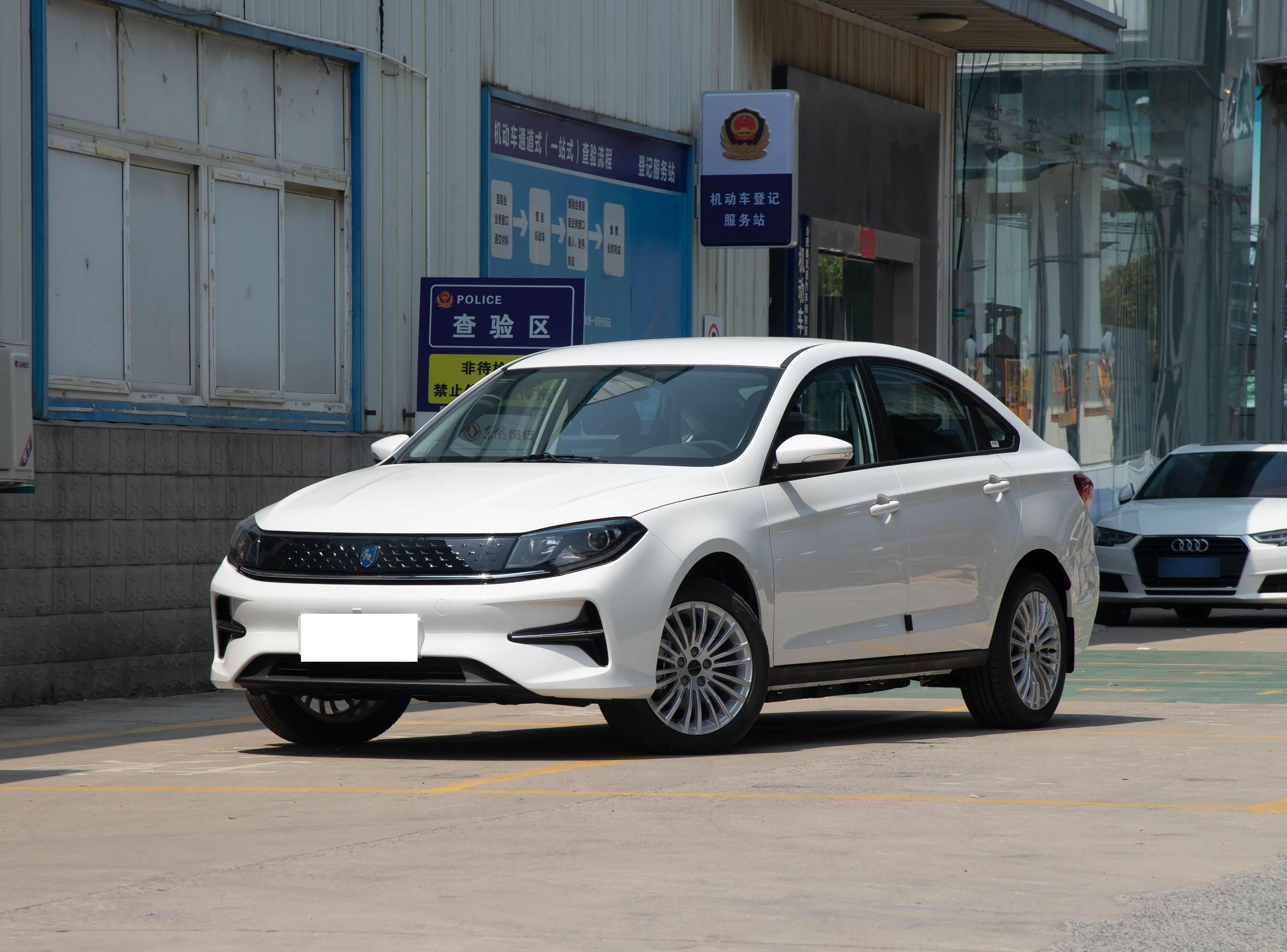 Dongfeng Forthing Forthing S60EV front view