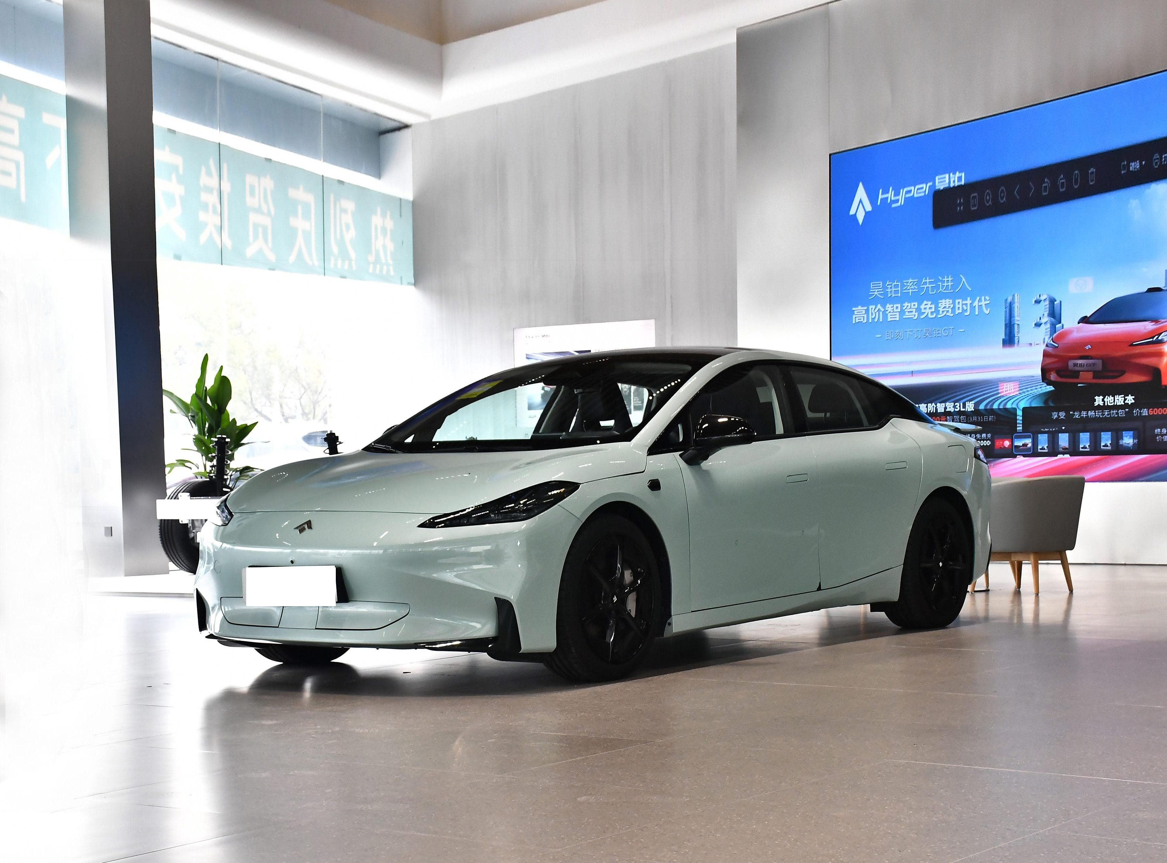 Hyper Hyper GT front view