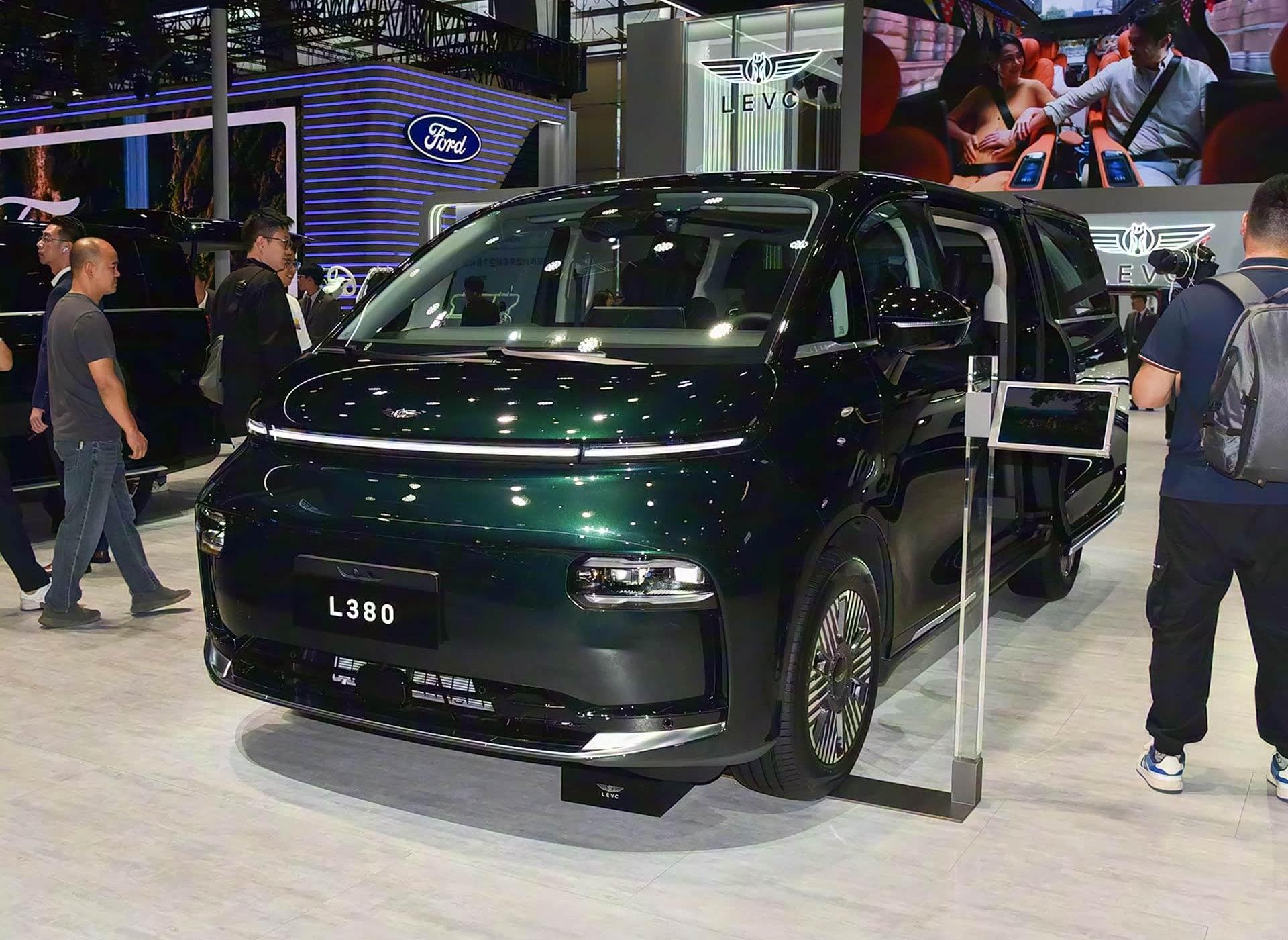 LEVC L380 front view