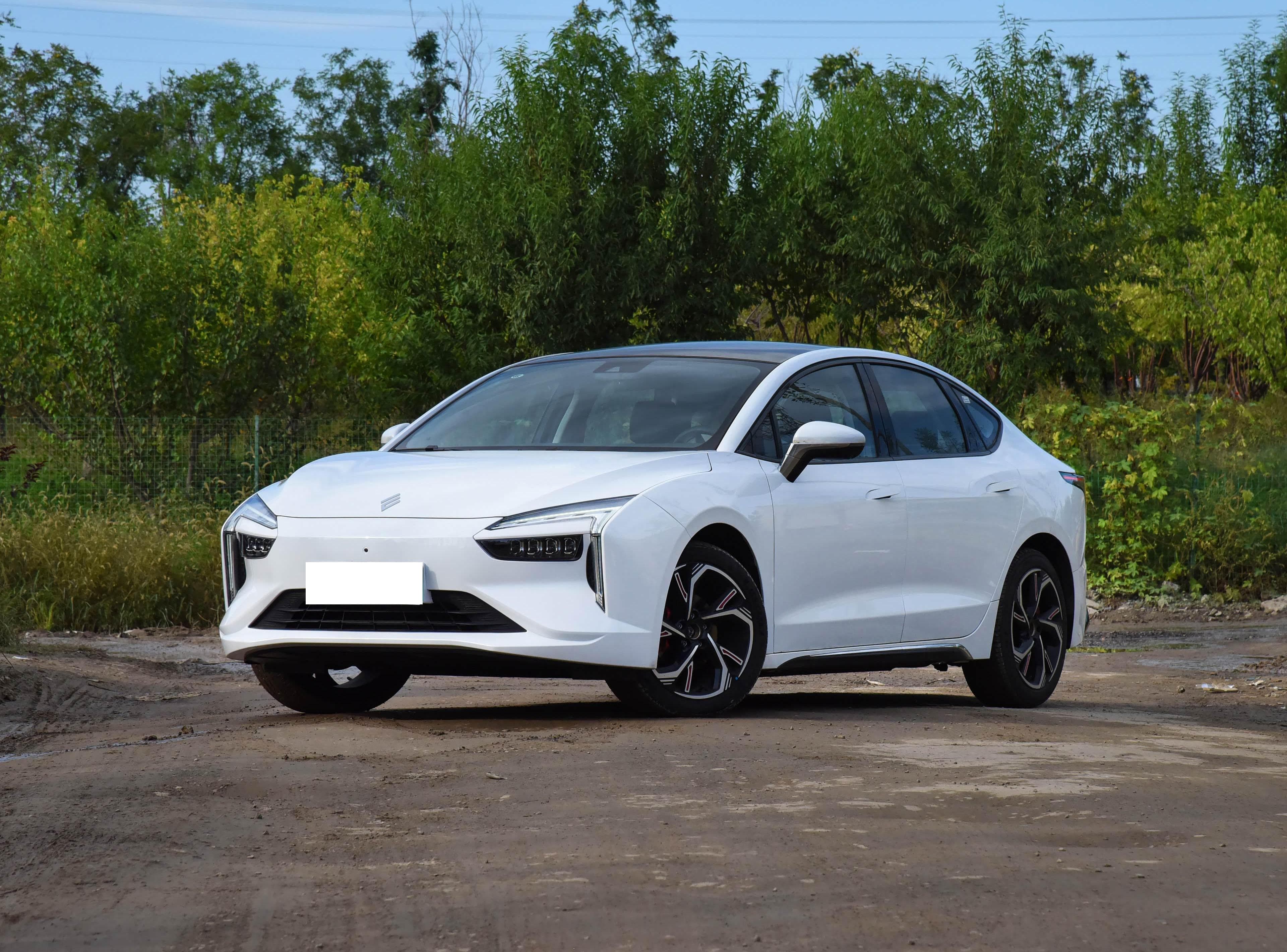 JMC New Energy Yi front view