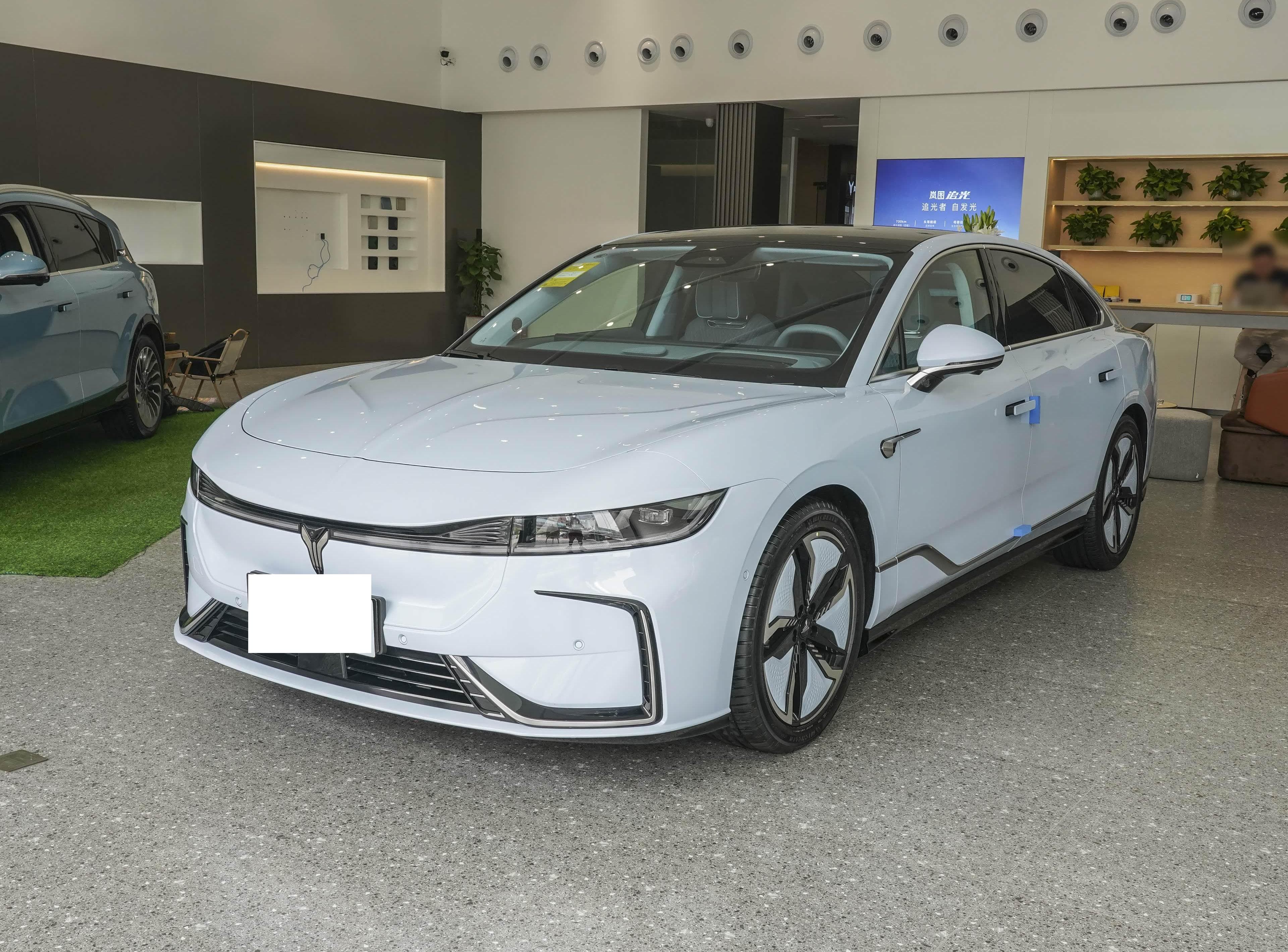 Voyah ZhiGuang front view