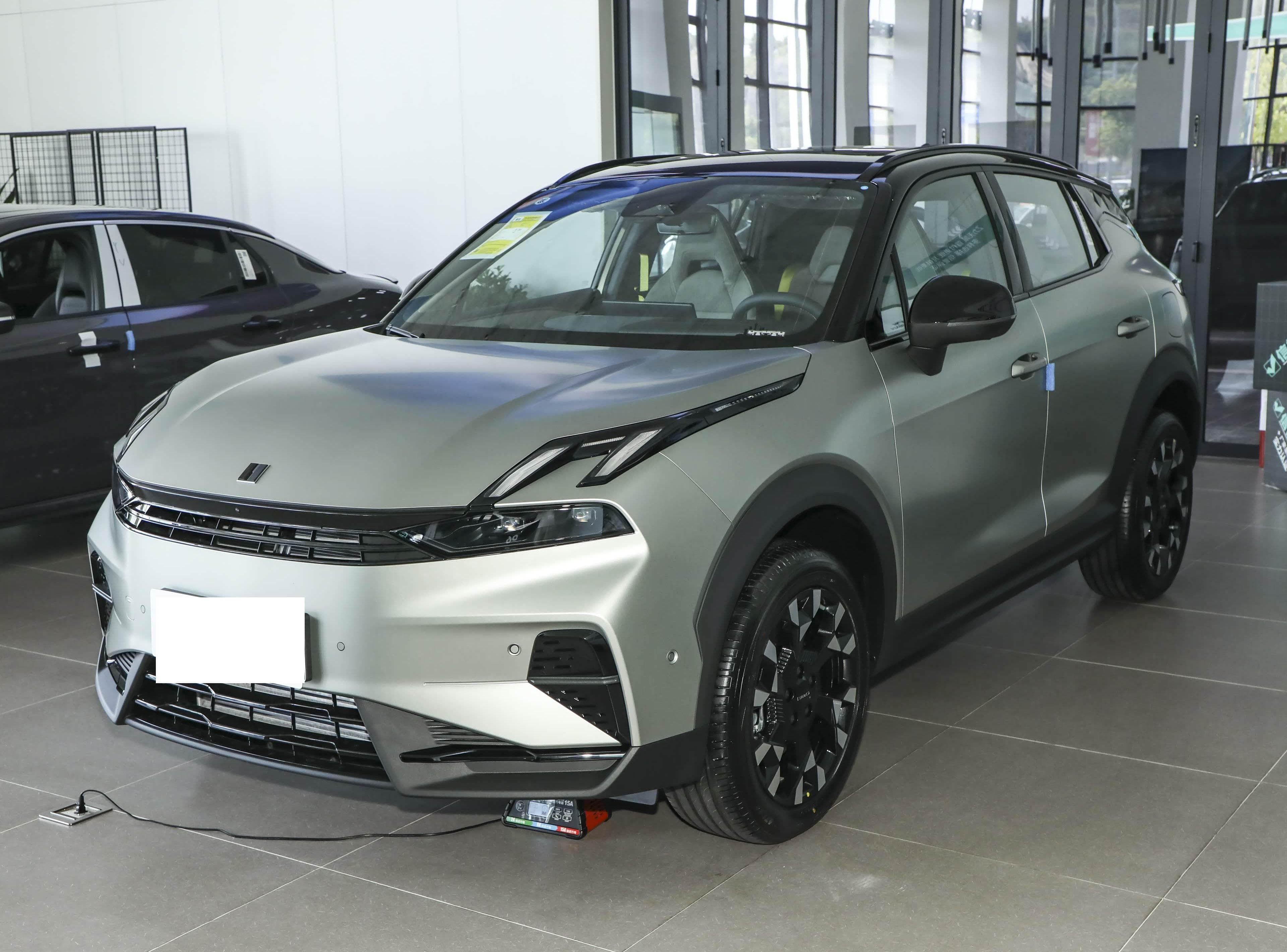 Lynk & Co 06 front view