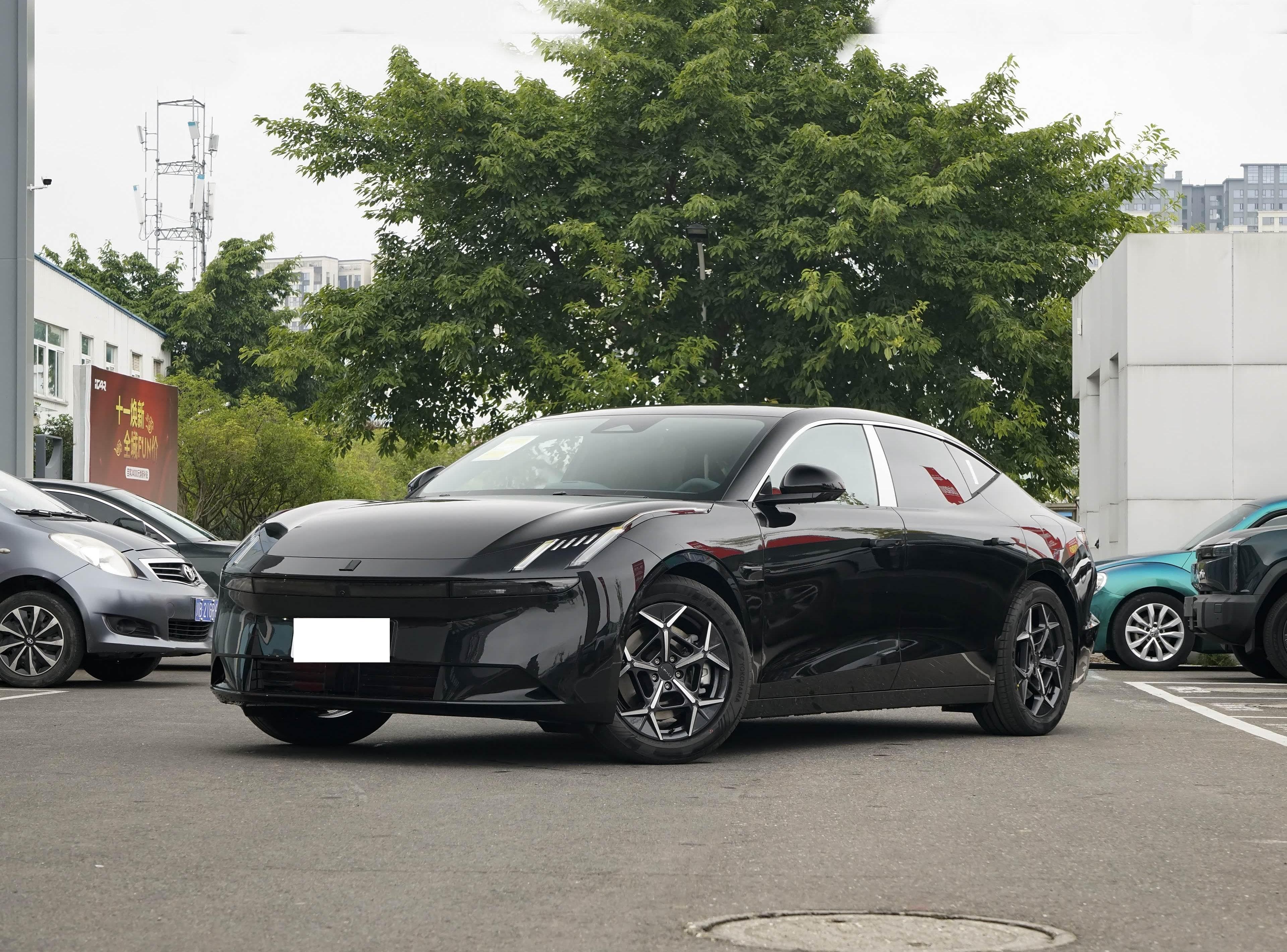 Lynk & Co Lynk & Co Z10 front view