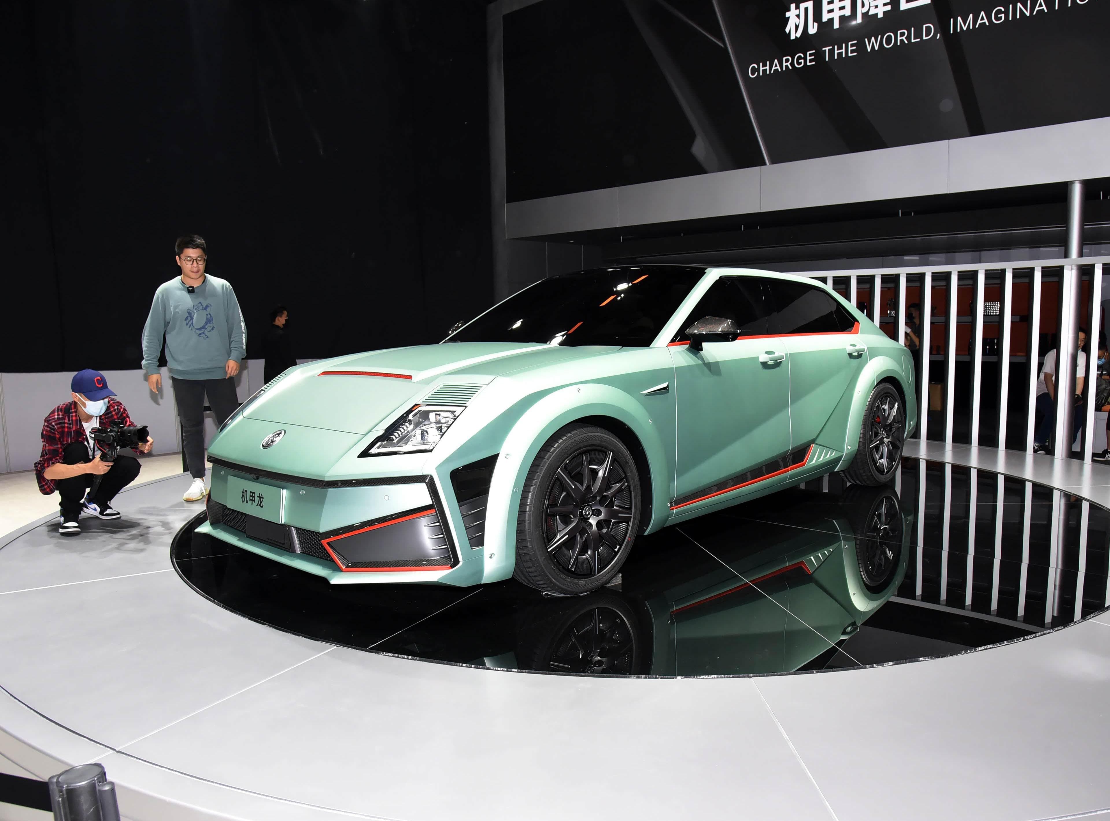 Saloon Mecha Dragon Limited Edition