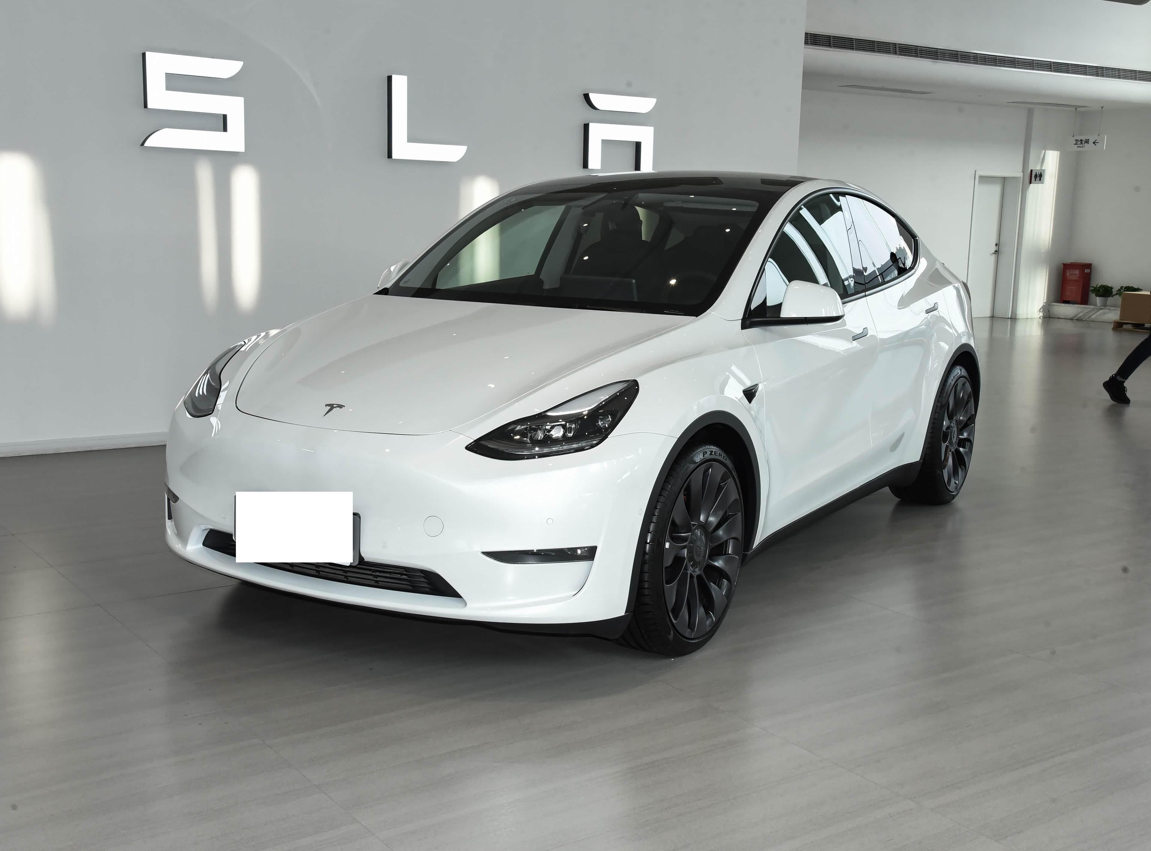 Tesla Model Y Performance AWD front view