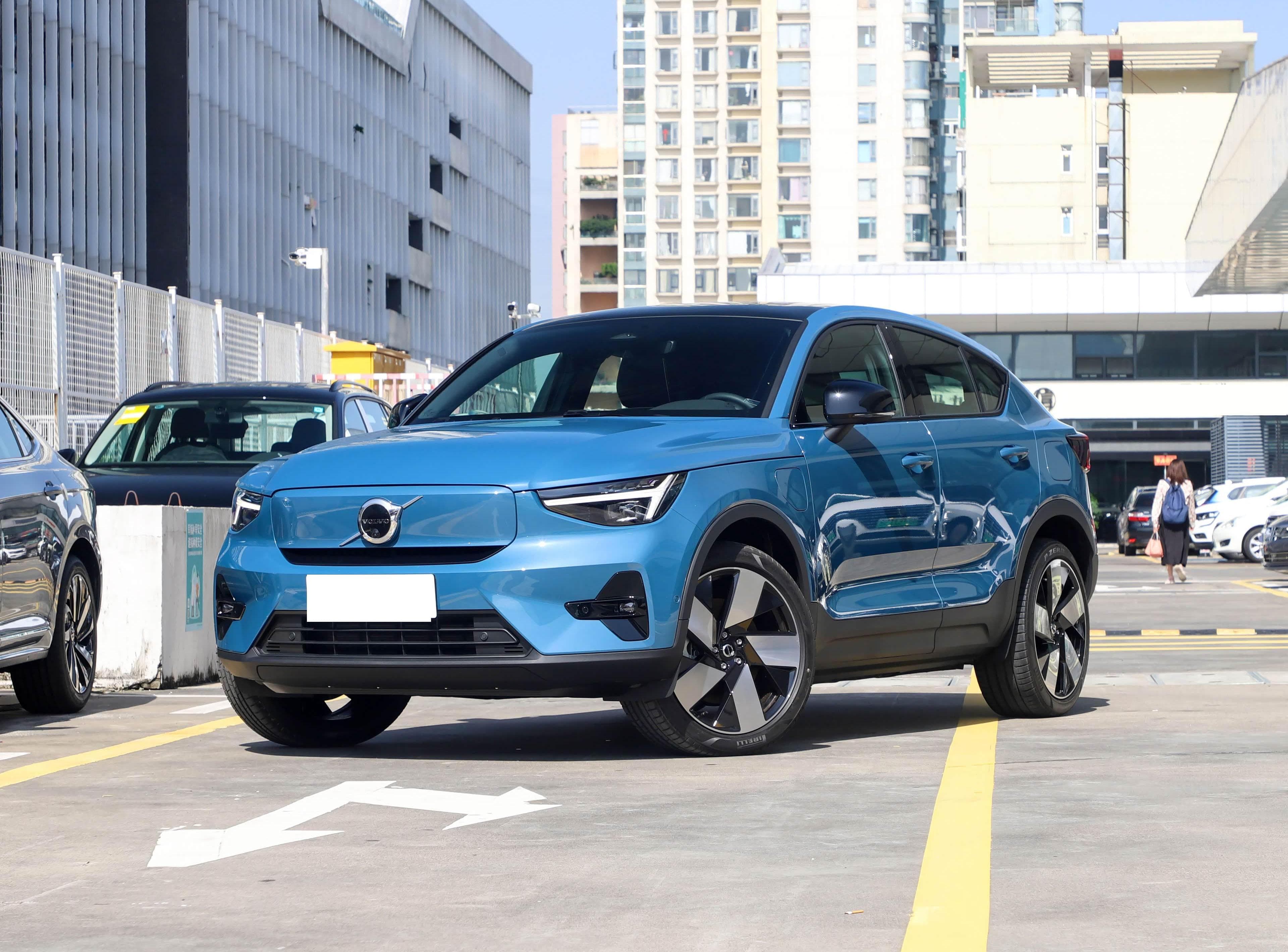 Volvo C40 front view