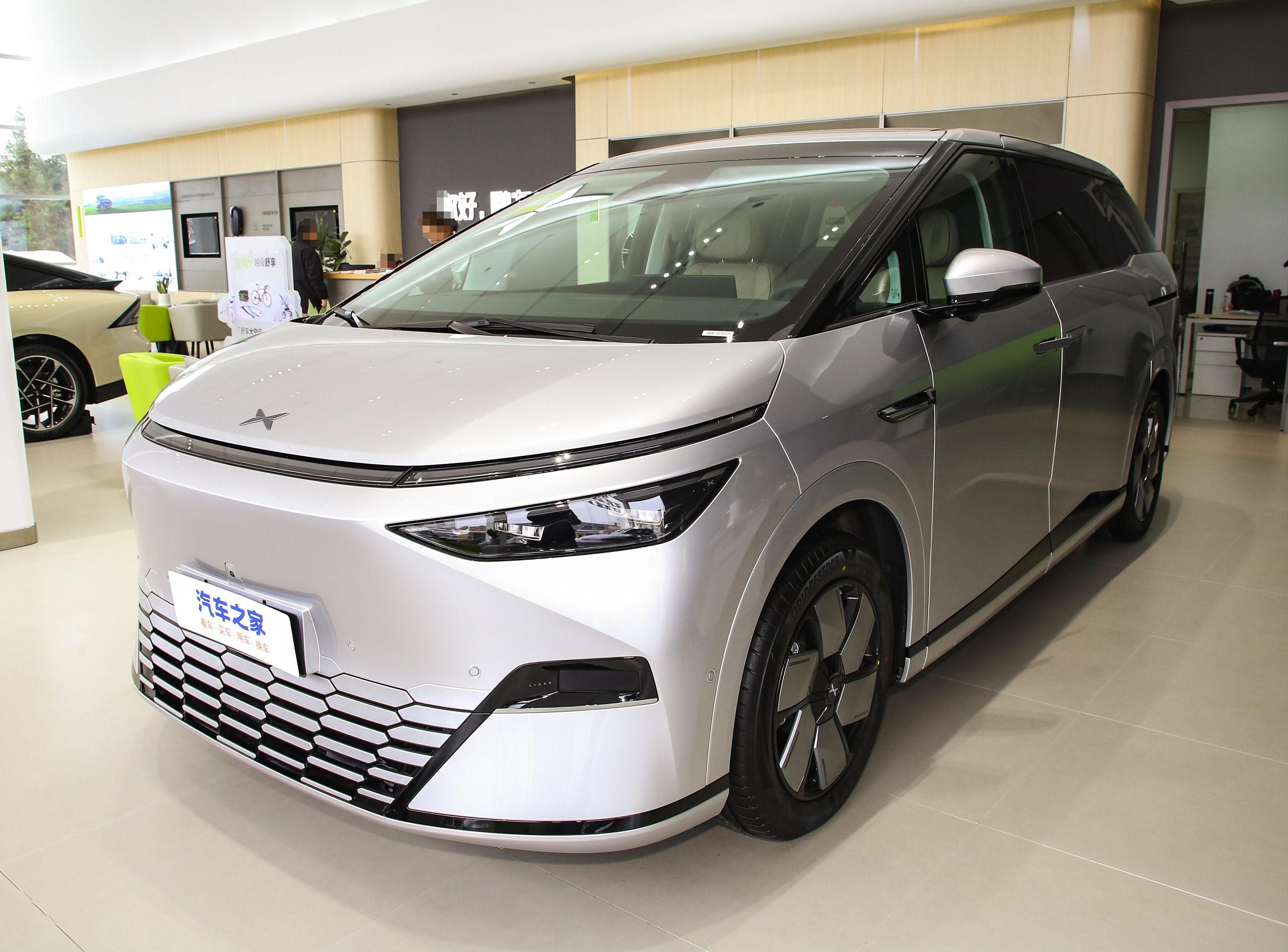 XPeng X9 610 Long Range Max front view