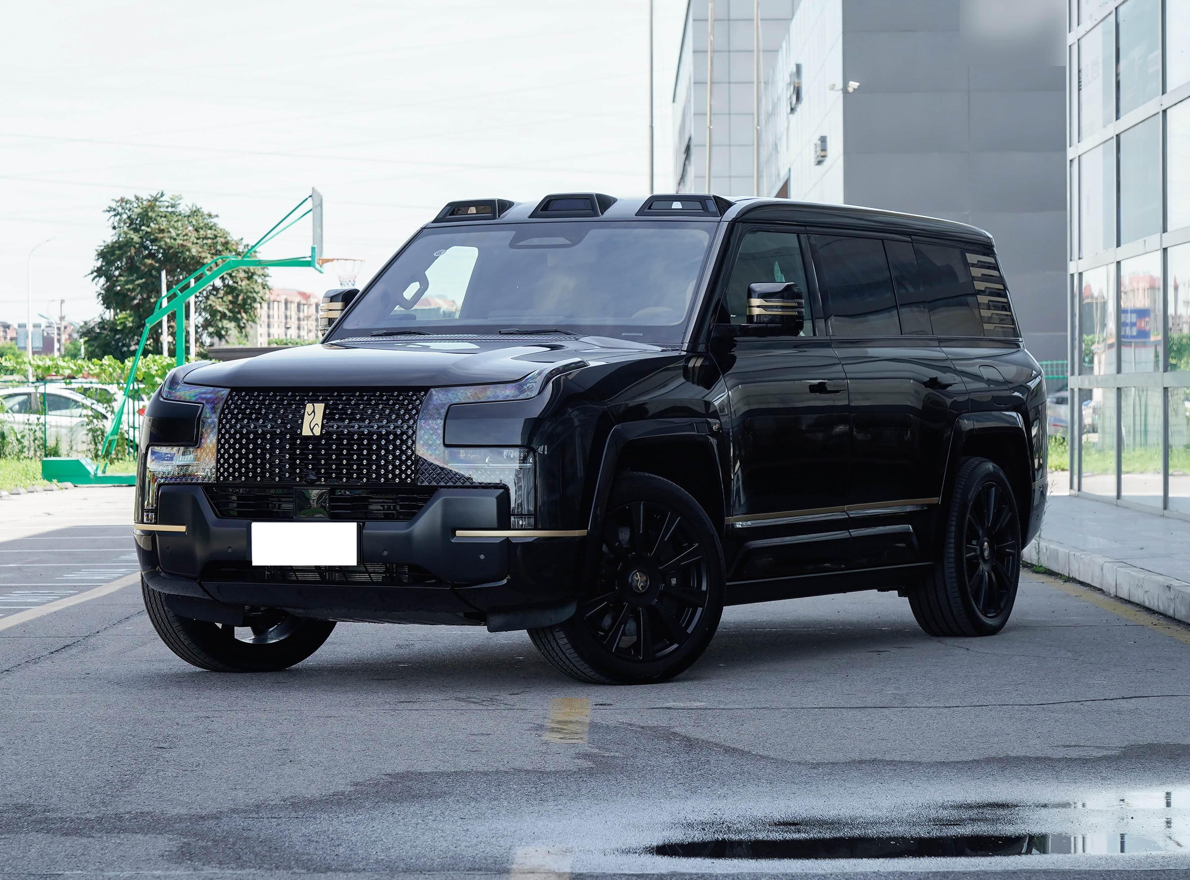 Yangwang U8 L front view